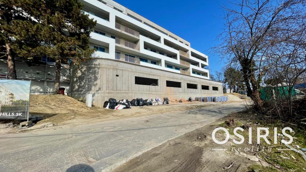 Slnečný 3 izb. byt s predzáhradkou a výhľadom na Bratislavu