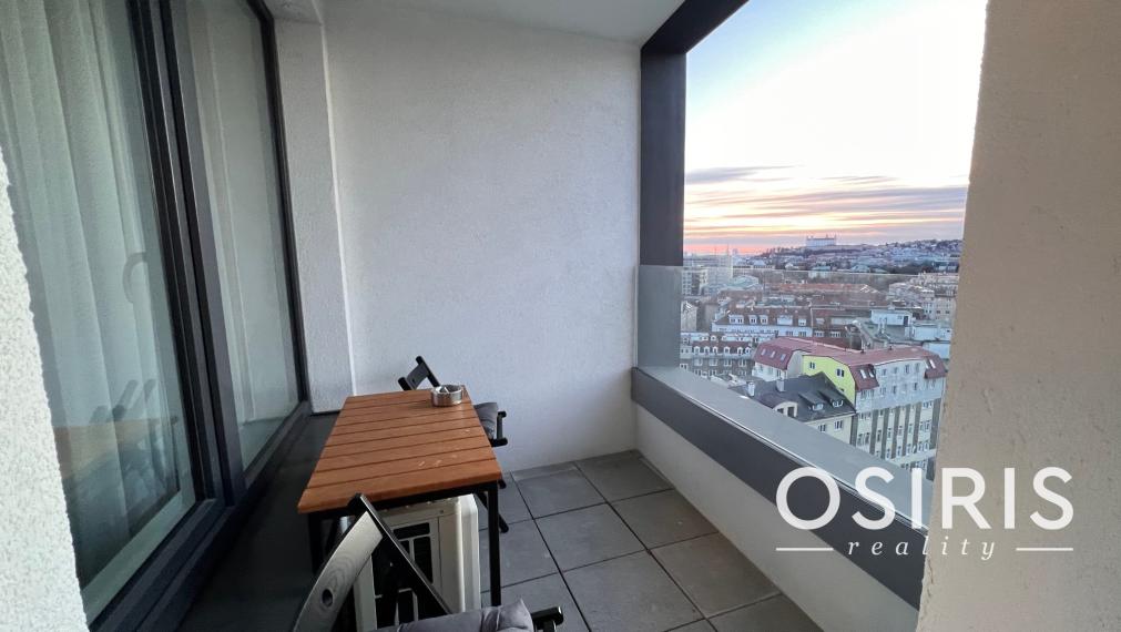 Klimatizovaný 2i byt s balkónom a s výhľadom na hrad, novostavba 2020