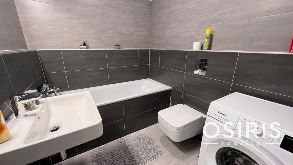 Klimatizovaný 2i byt s balkónom a s výhľadom na hrad, novostavba 2020