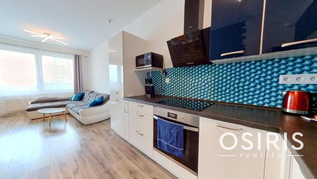 Krátkodobý prenájom - Klimatizovaný 2i byt s balkónom, novostavba 2019, parkovacie miesto