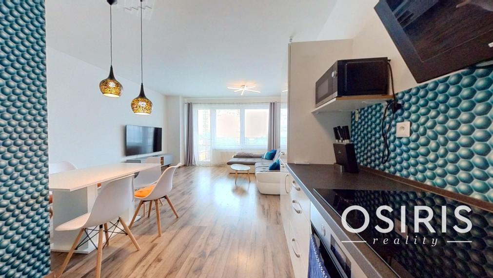 Krátkodobý prenájom - Klimatizovaný 2i byt s balkónom, novostavba 2019, parkovacie miesto