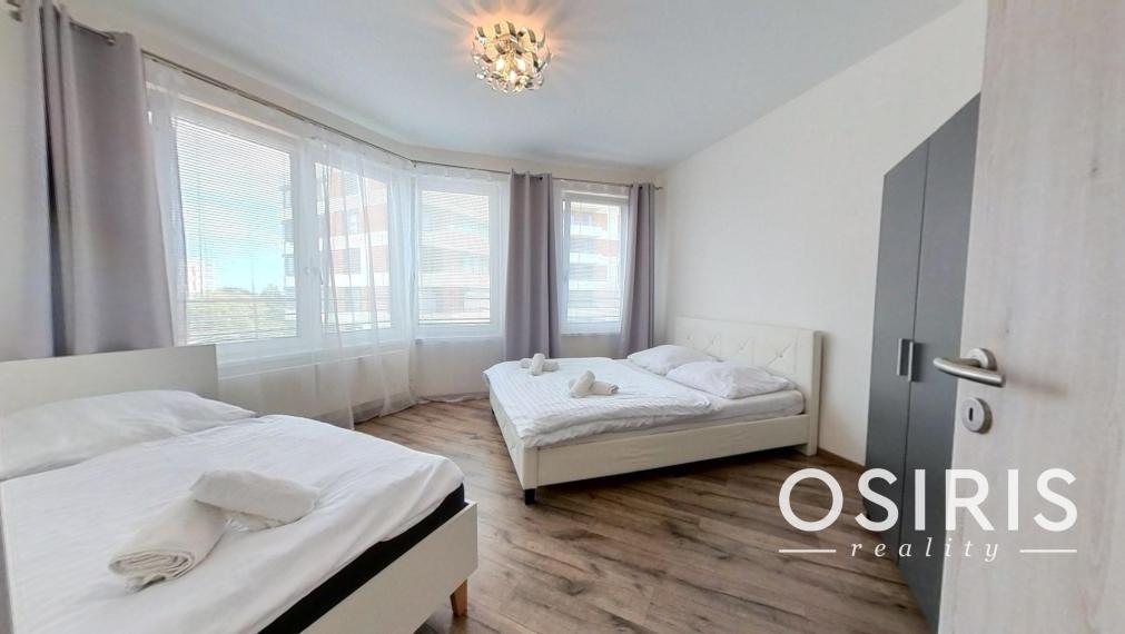 Krátkodobý prenájom - Klimatizovaný 2i byt s balkónom, novostavba 2019, parkovacie miesto