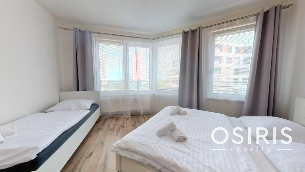 Krátkodobý prenájom - Klimatizovaný 2i byt s balkónom, novostavba 2019, parkovacie miesto