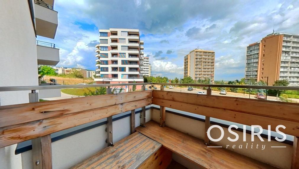 Krátkodobý prenájom - Klimatizovaný 2i byt s balkónom, novostavba 2019, parkovacie miesto