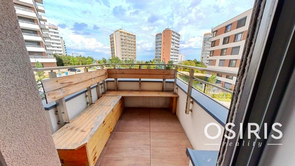 Krátkodobý prenájom - Klimatizovaný 2i byt s balkónom, novostavba 2019, parkovacie miesto