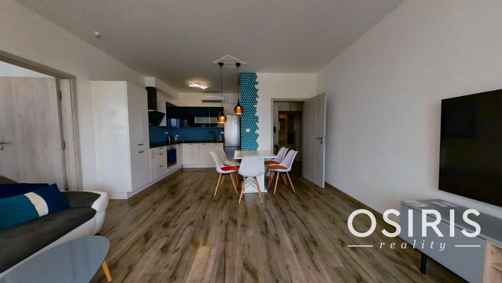 Krátkodobý prenájom - Klimatizovaný 2i byt s balkónom, novostavba 2019, parkovacie miesto