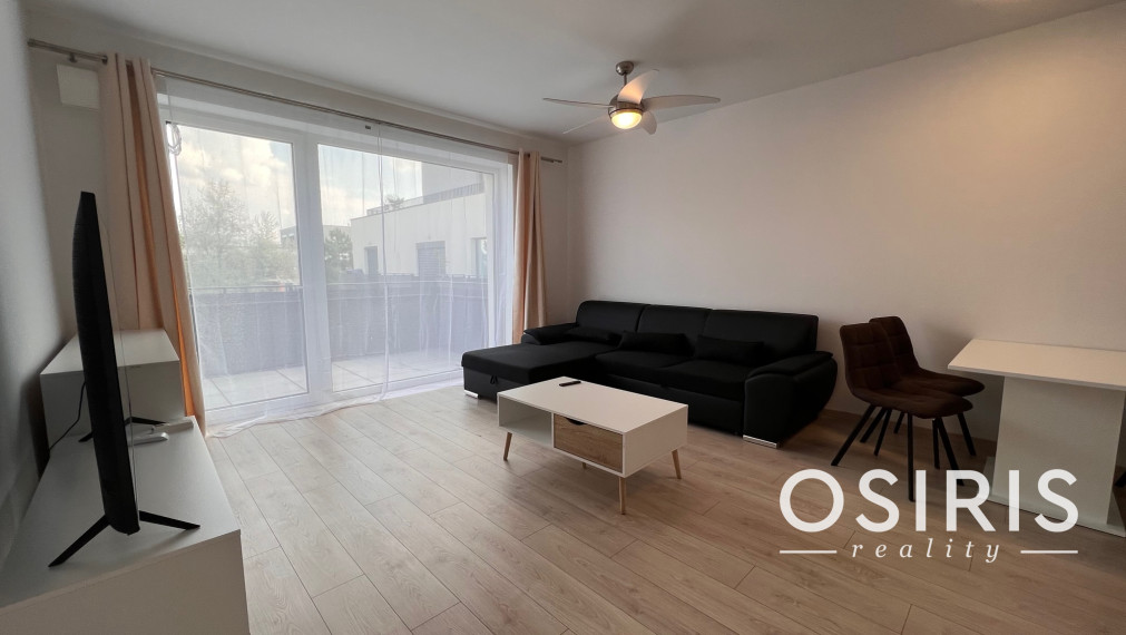 Klimatizovaný, zariadený 2i byt v novostavbe v tichej lokalite Rovinka s vlastným parkovacím miestom