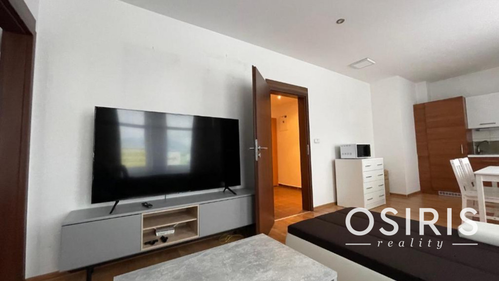 Zariadený 2i byt po rekonštrukcii z r. 2020, balkón, parkovanie