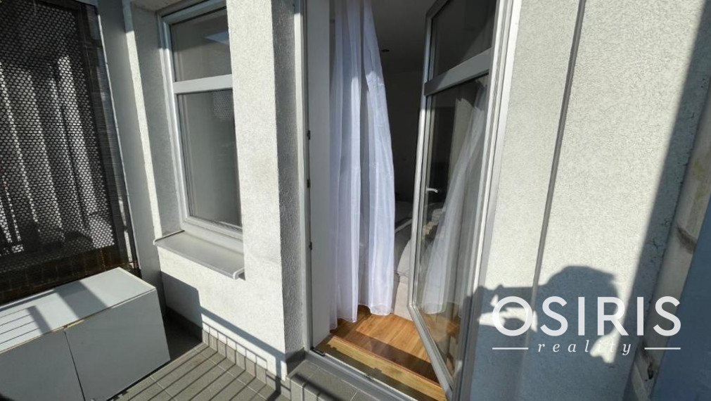 Zariadený 2i byt po rekonštrukcii z r. 2020, balkón, parkovanie