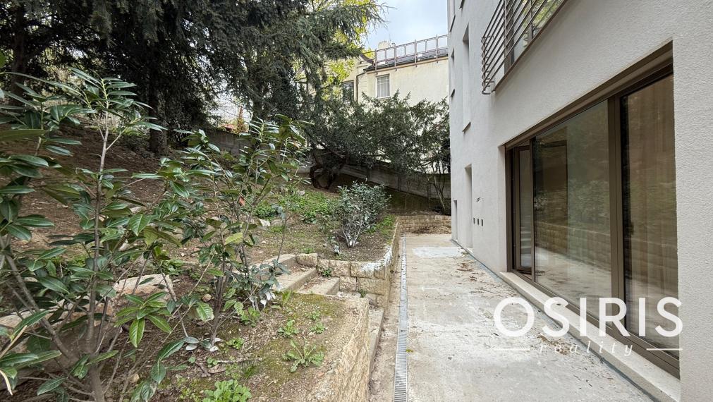 Nadštandardný klimatizovaný 5i byt 160 m2 + záhrada 100 m2, Holubyho ul.