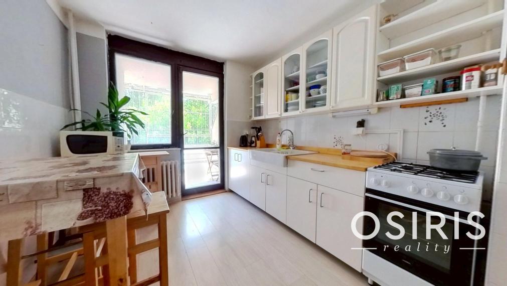 Priestranný 3 izbový byt s loggiou 12m2 v pôvodnom stave, Bôrik