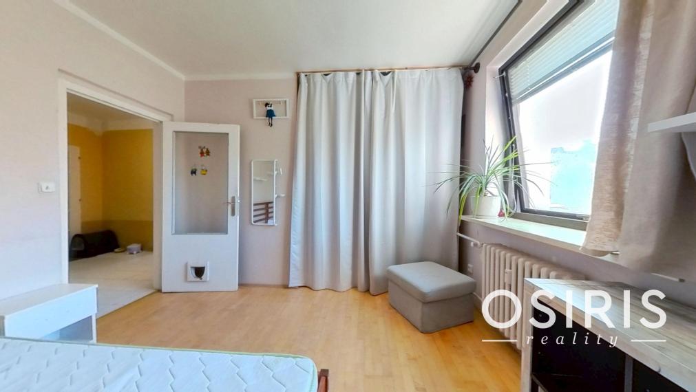 Priestranný 3 izbový byt s loggiou 12m2 v pôvodnom stave, Bôrik