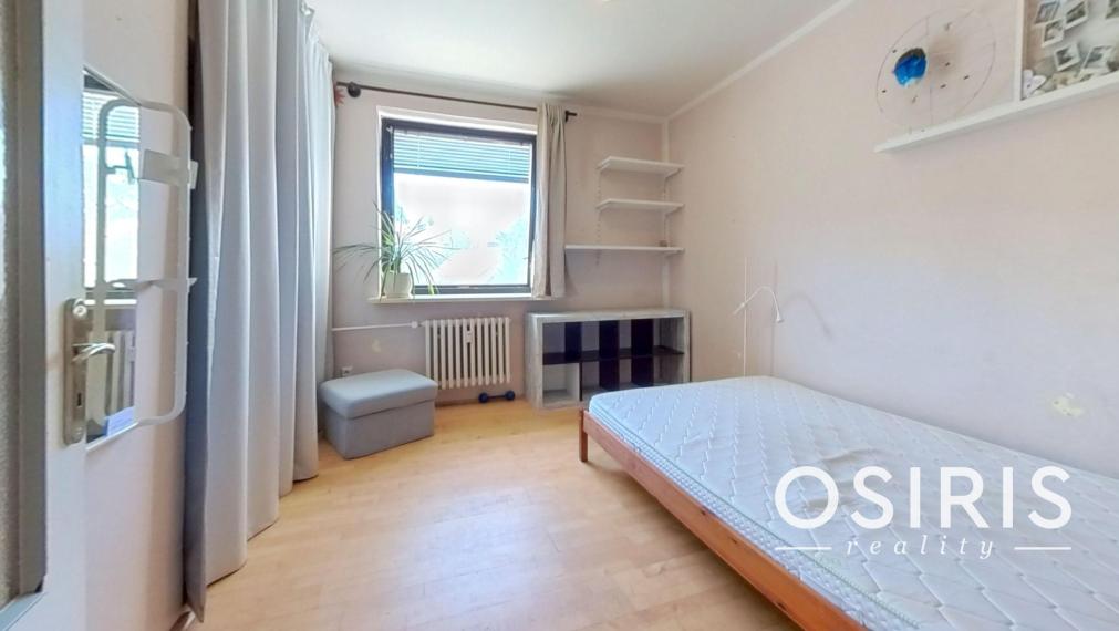 Priestranný 3 izbový byt s loggiou 12m2 v pôvodnom stave, Bôrik