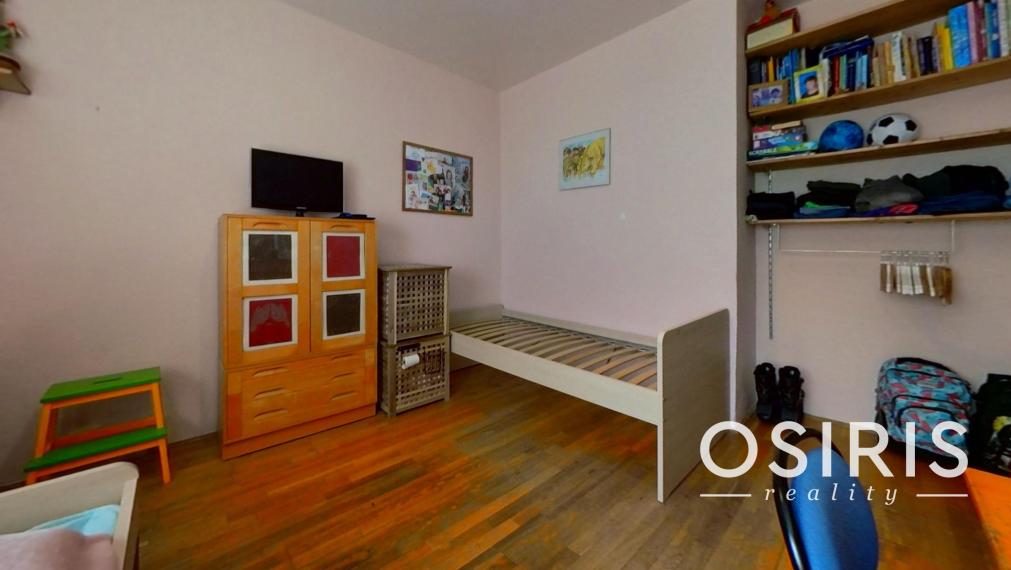 Priestranný 3 izbový byt s loggiou 12m2 v pôvodnom stave, Bôrik