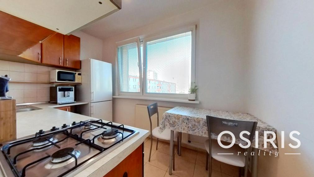 Zariadený 2 izbový byt po rekonštrukcii z r. 2005, pri Lesíku, Petržalka