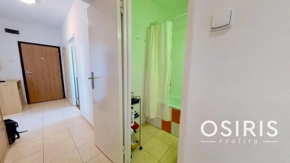 Zariadený 2 izbový byt po rekonštrukcii z r. 2005, pri Lesíku, Petržalka