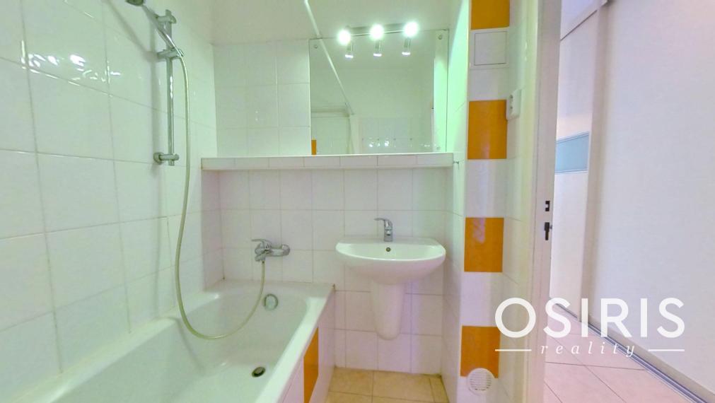 Zariadený 2 izbový byt po rekonštrukcii z r. 2005, pri Lesíku, Petržalka