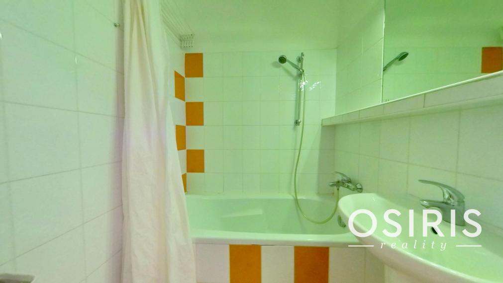 Zariadený 2 izbový byt po rekonštrukcii z r. 2005, pri Lesíku, Petržalka