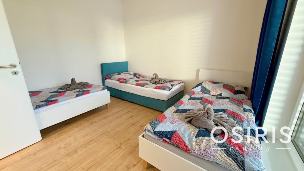 Klimatizovaný 4i rodinný dom s bazénom, 2x parkovanie na pozemku, novostavba 2023