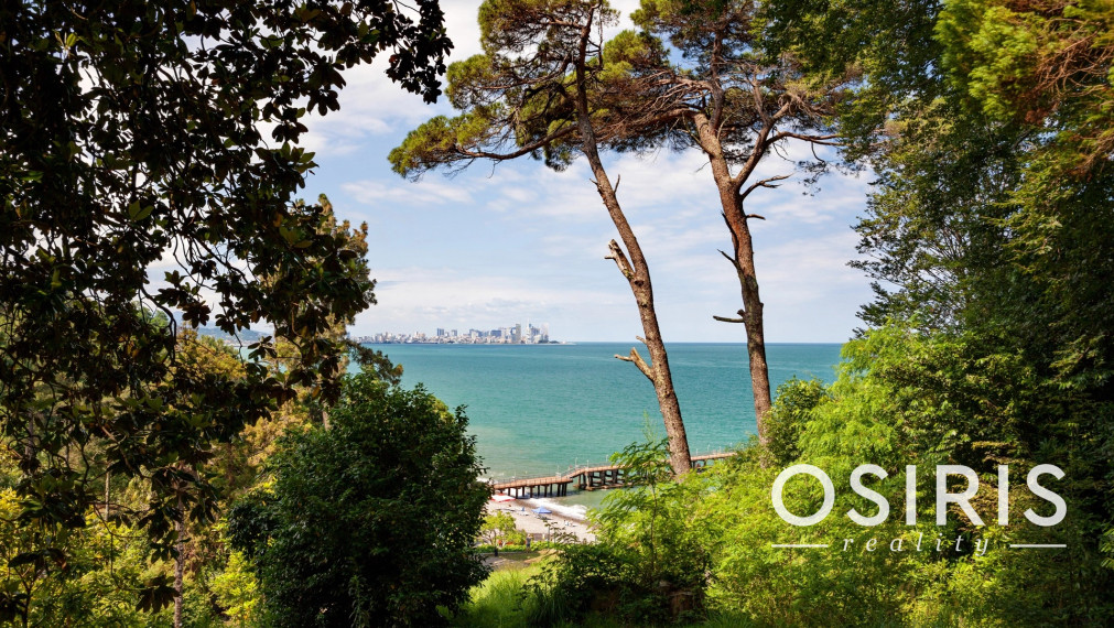 Luxusný apartmán s výhľadom na more v exkluzívnom hoteli v meste Batumi, bazén na streche hotela