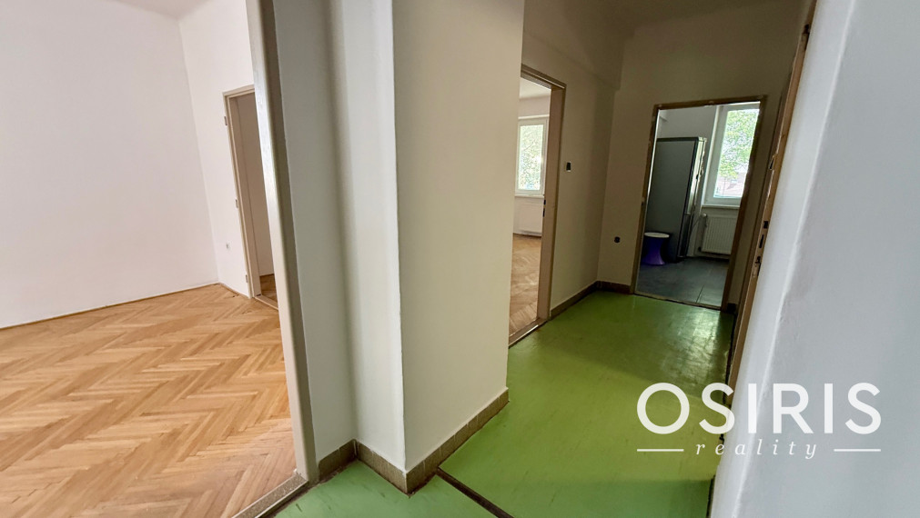 Priestranný 3 izbový byt, po čiastočnej rekonštrukcii, Americká ul.