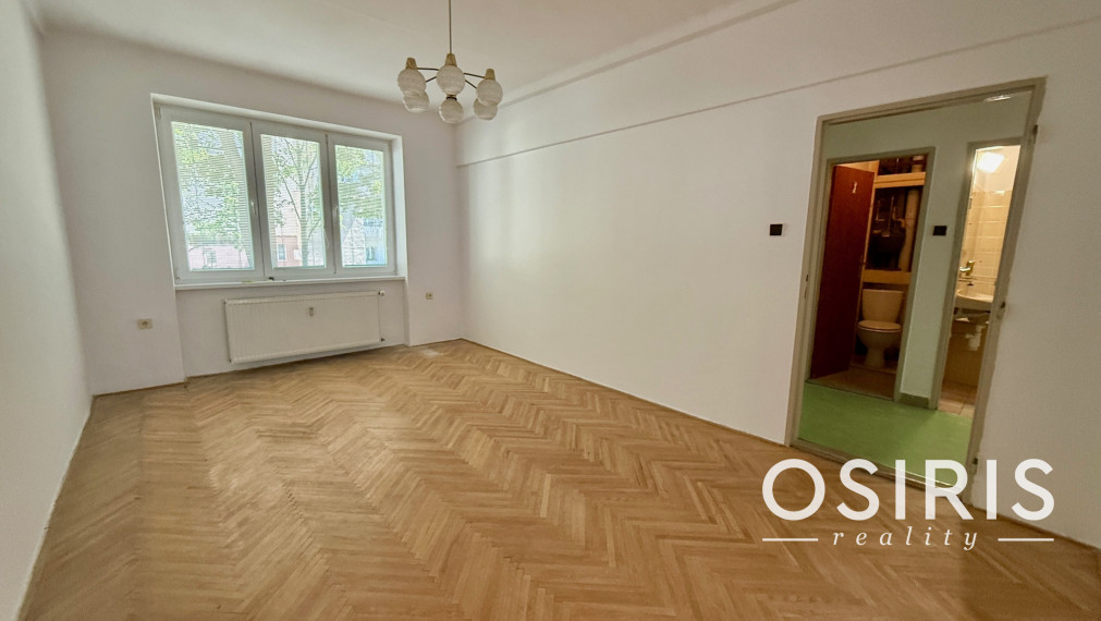 Priestranný 3 izbový byt, po čiastočnej rekonštrukcii, Americká ul.