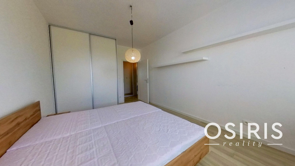 Zariadený 2i byt so záhradou 198m2, novostavba 2016, 1x parkovanie