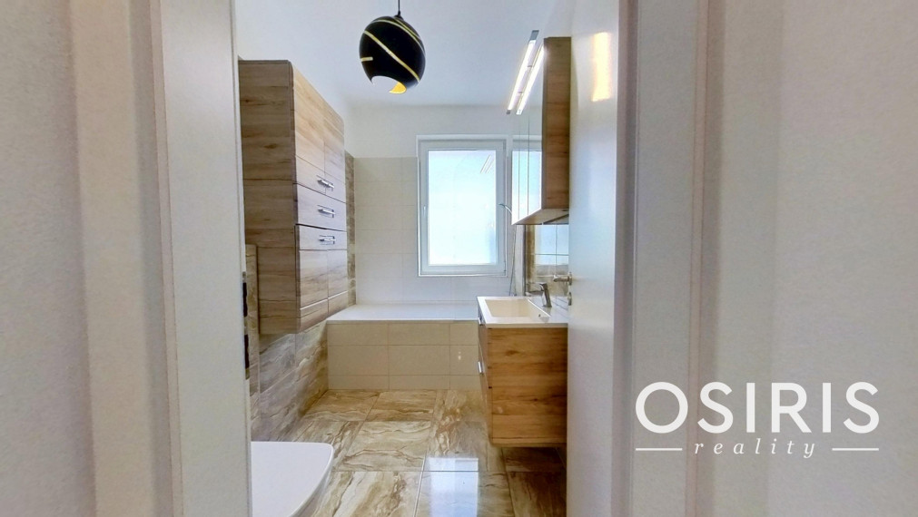 Zariadený 2i byt so záhradou 198m2, novostavba 2016, 1x parkovanie