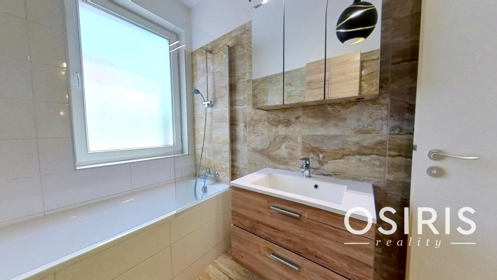 Zariadený 2i byt so záhradou 198m2, novostavba 2016, 1x parkovanie