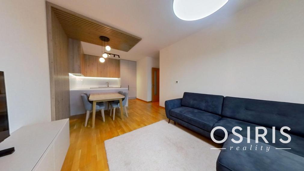 Klimatizovaný 3i byt zariadený dizajnérom v novostavbe Cubicon, parkovanie v garáži