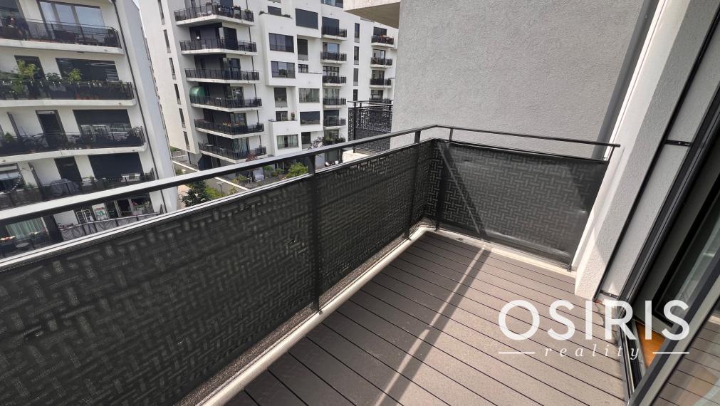 Klimatizovaný 3i byt zariadený dizajnérom v novostavbe Cubicon, parkovanie v garáži