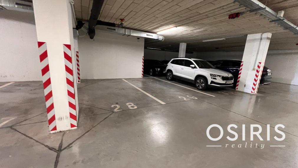 Klimatizovaný 3i byt zariadený dizajnérom v novostavbe Cubicon, parkovanie v garáži