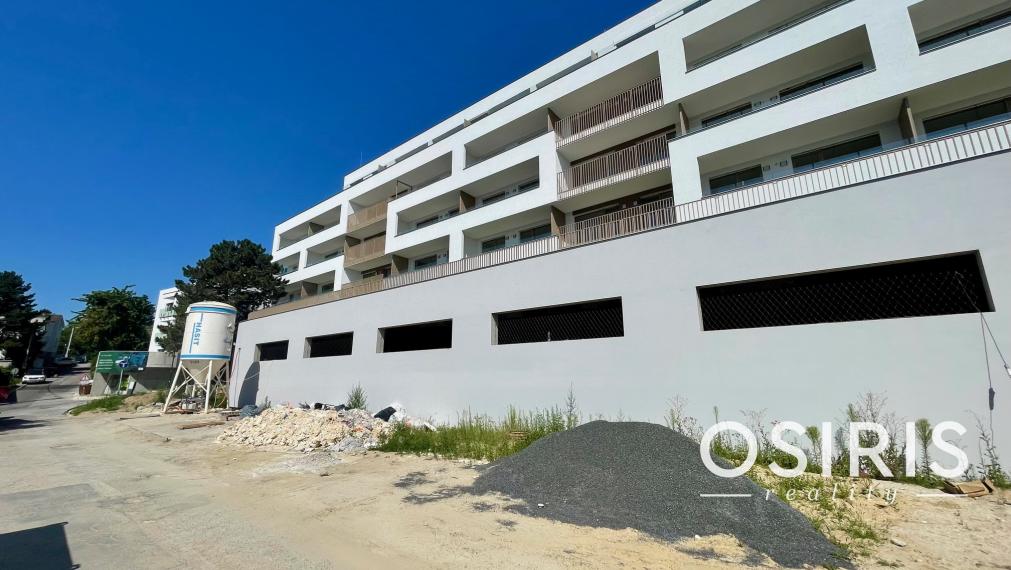 Slnečný 2 izb. byt s predzáhradkou a výhľadom na Bratislavu