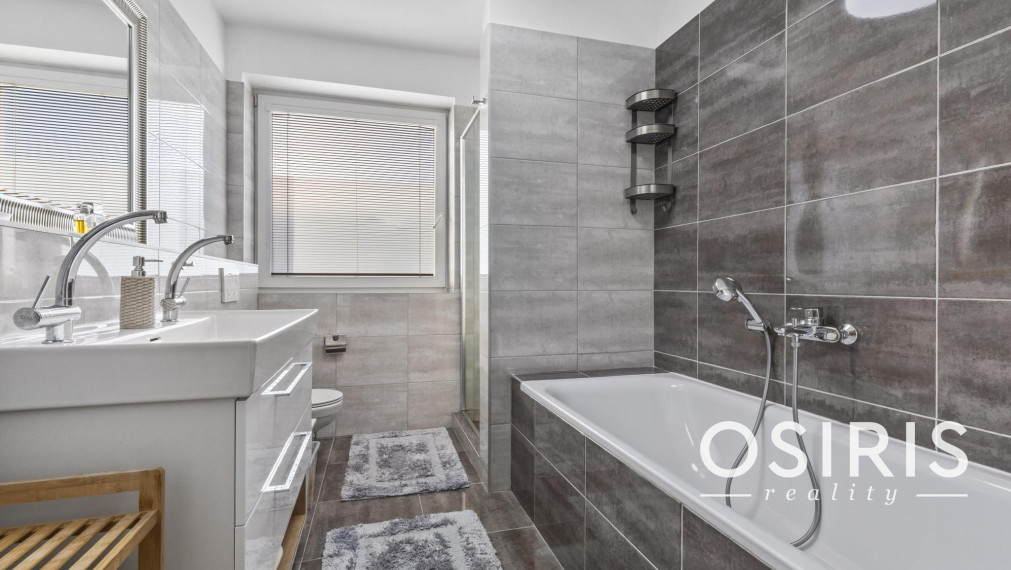 Kompletne zariadený 4 izb. byt v trojdome s veľkou záhradou