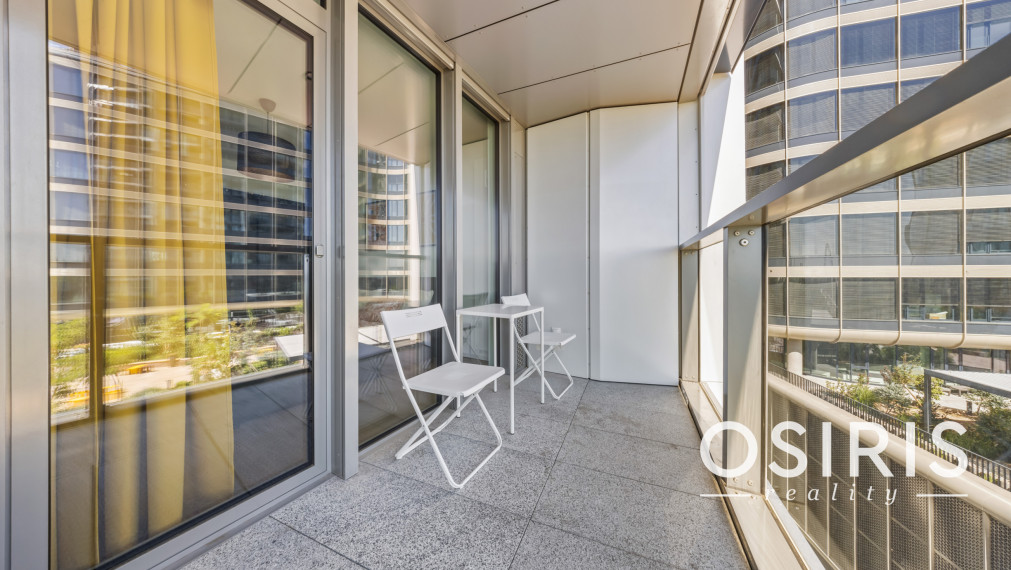 Klimatizovaný 2 izbový byt s terasou v Eurovea Tower, 1x parkovanie