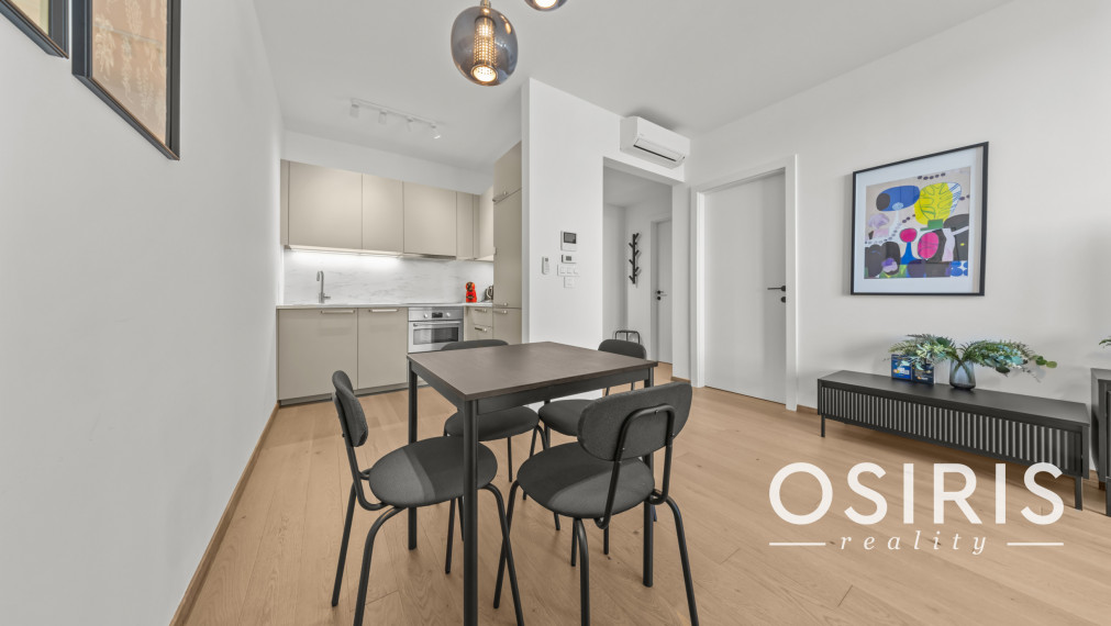 Klimatizovaný 2 izbový byt s terasou v Eurovea Tower, 1x parkovanie