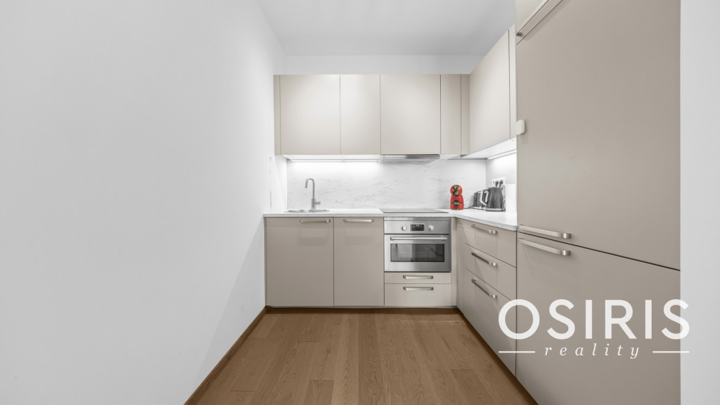 Klimatizovaný 2 izbový byt s terasou v Eurovea Tower, 1x parkovanie