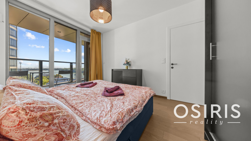 Klimatizovaný 2 izbový byt s terasou v Eurovea Tower, 1x parkovanie