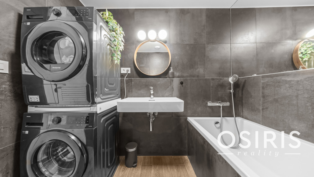 Klimatizovaný 2 izbový byt s terasou v Eurovea Tower, 1x parkovanie