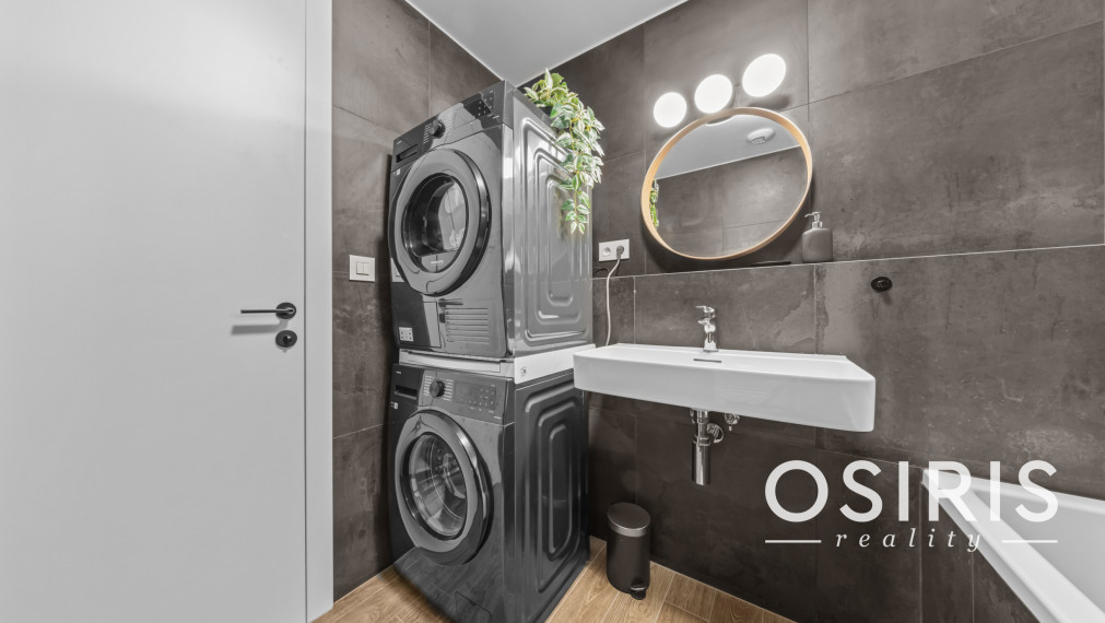 Klimatizovaný 2 izbový byt s terasou v Eurovea Tower, 1x parkovanie