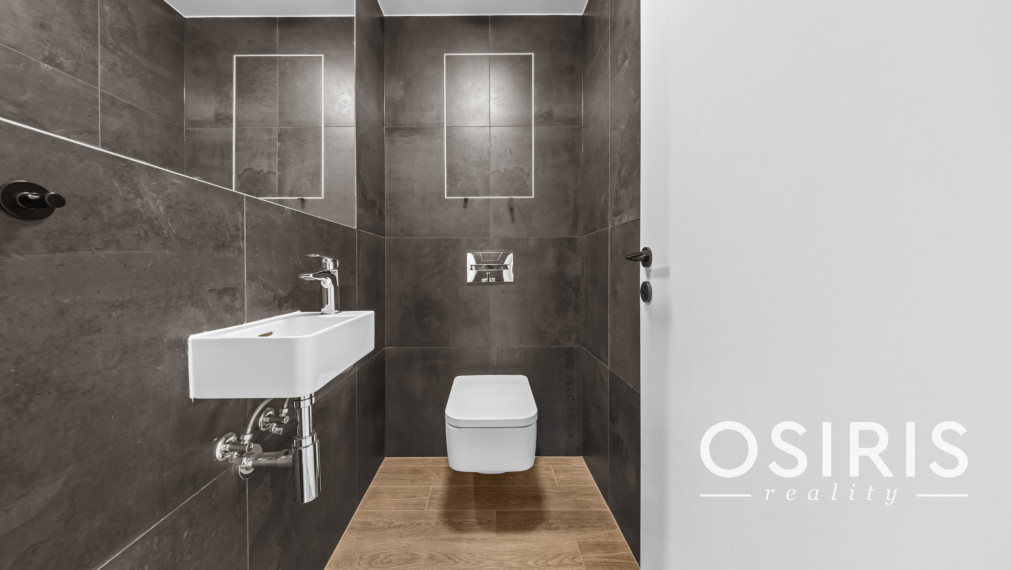 Klimatizovaný 2 izbový byt s terasou v Eurovea Tower, 1x parkovanie