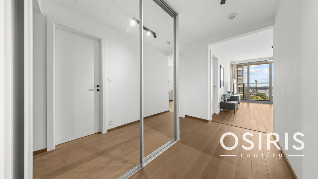 Klimatizovaný 2 izbový byt s terasou v Eurovea Tower, 1x parkovanie