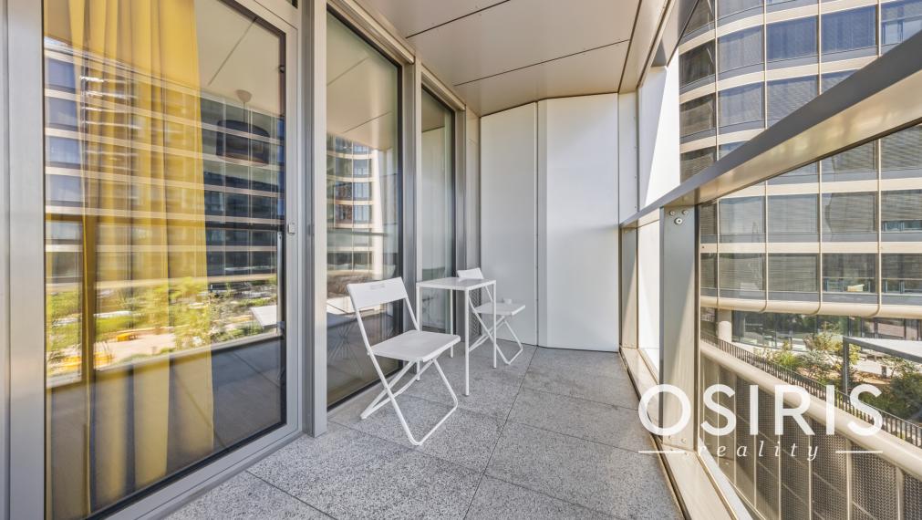 Klimatizovaný 2 izbový byt s terasou v Eurovea Tower, 1x parkovanie