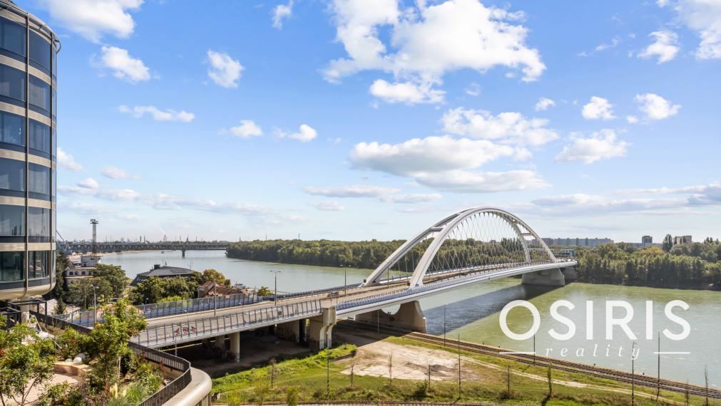 Klimatizovaný 2 izbový byt s terasou v Eurovea Tower, 1x parkovanie