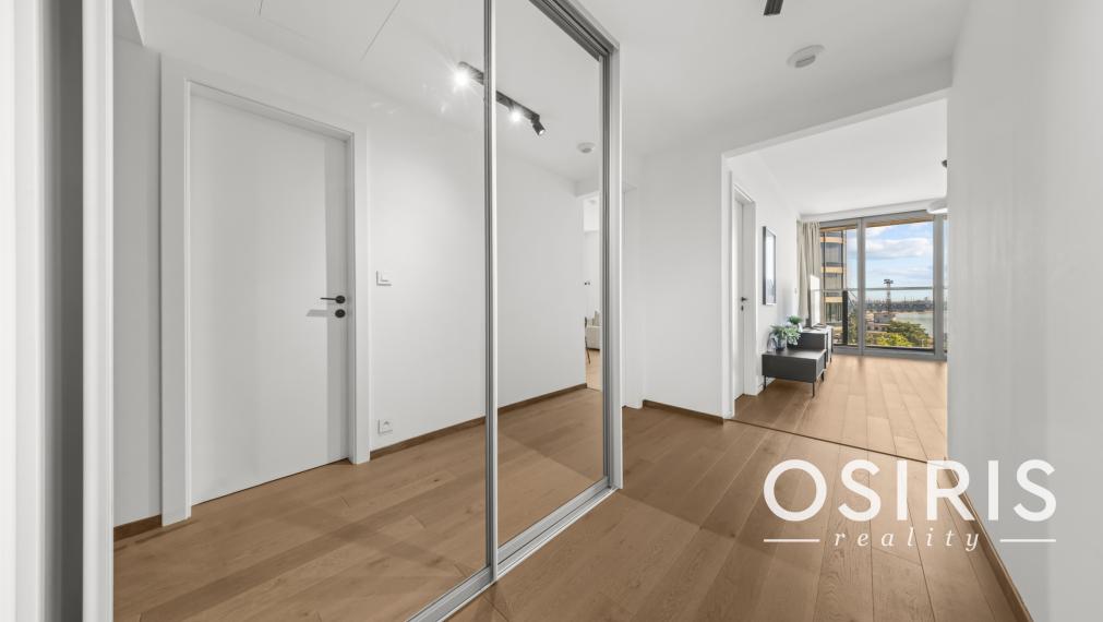 Klimatizovaný 2 izbový byt s terasou v Eurovea Tower, 1x parkovanie