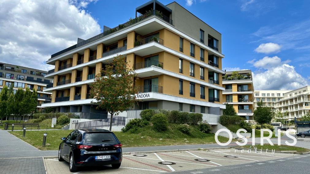 Slnečný 3i byt v novostavbe s veľkou terasou a parkovaním