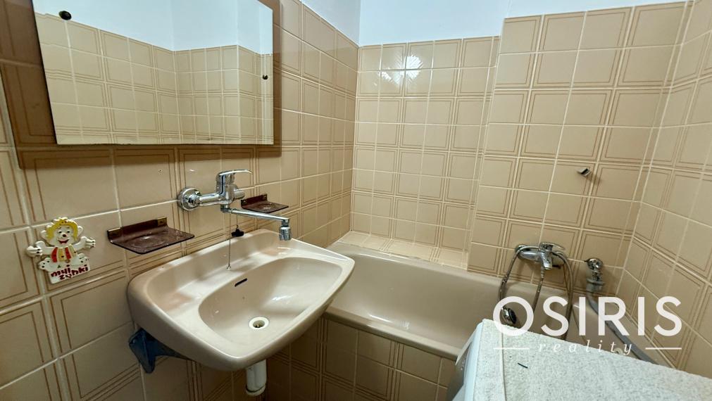 Priestranný 3 izbový byt, po čiastočnej rekonštrukcii, Americká ul.