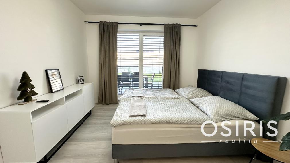 Klimatizovaný 4i zariadený dom, vírivka, 2x parking, D. Lužná