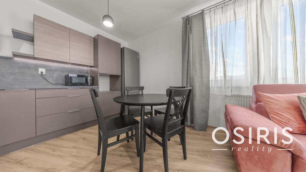 Krátkodobý prenájom, klimatizovaný 2i byt s balkónom, novostavba 2016, parkovacie miesto