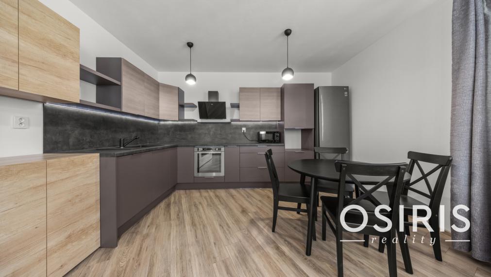 Krátkodobý prenájom, klimatizovaný 2i byt s balkónom, novostavba 2016, parkovacie miesto